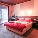 Guest house Emi Vendeghaz 4*