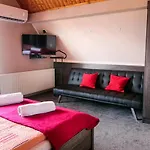 Emi Vendeghaz 4*