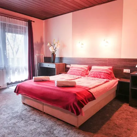 Konukevi Emi Vendeghaz 4*