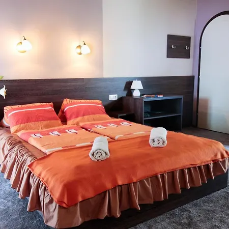 Emi Vendeghaz Konukevi 4*