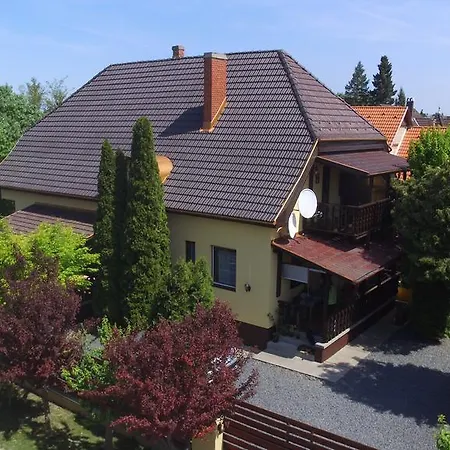 Konukevi Emi Vendeghaz Balatonszárszó