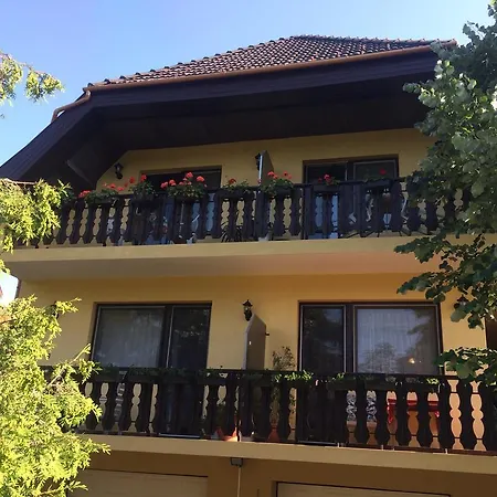 Emi Vendeghaz Balatonszárszó