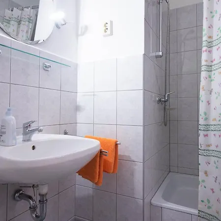 Konukevi Emi Vendeghaz 4*