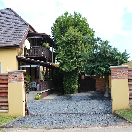 Emi Vendeghaz Guest house