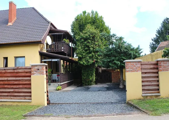 Emi Vendeghaz Guest house